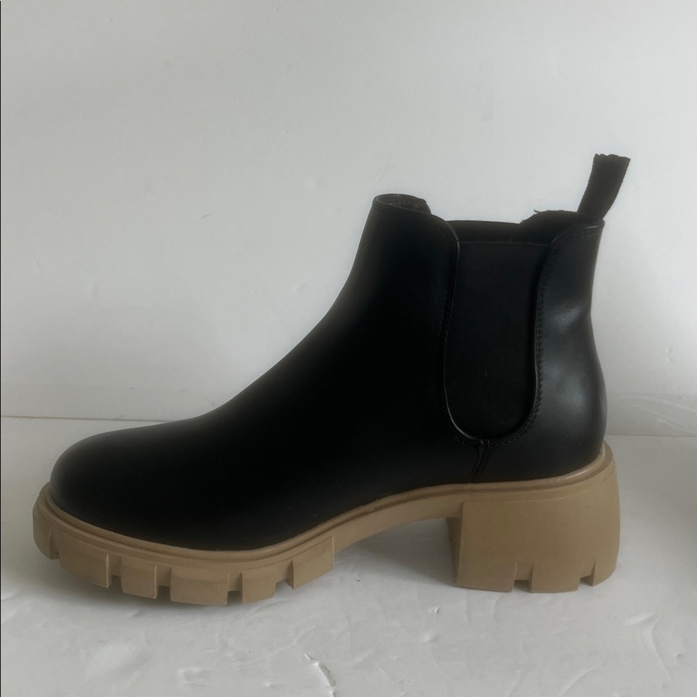 Steve Madden Howler Women Black & Tan Chelsea Lug Sole Ankle Boots Size 9.5 NEW - Picture 8 of 13